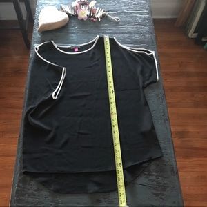 ⭐️SOLD⭐️ Over sized Black & White Blouse